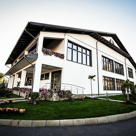 Condor Resort Dulcesti Экстерьер фото